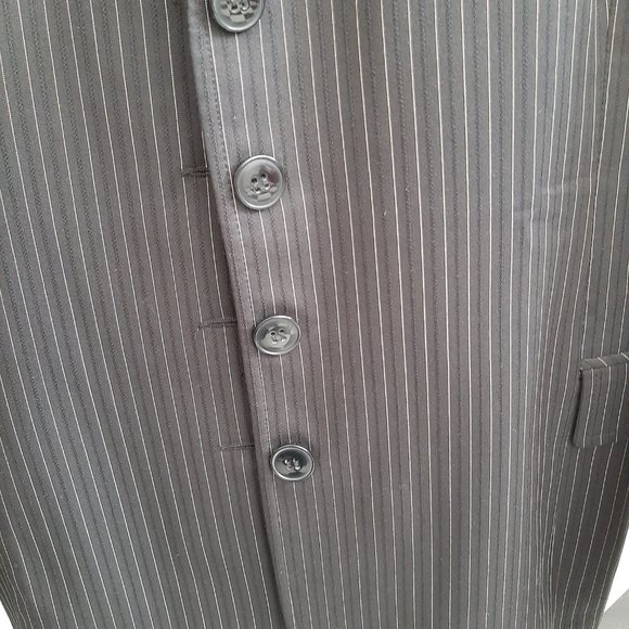 Vest - Picture 2 of 7